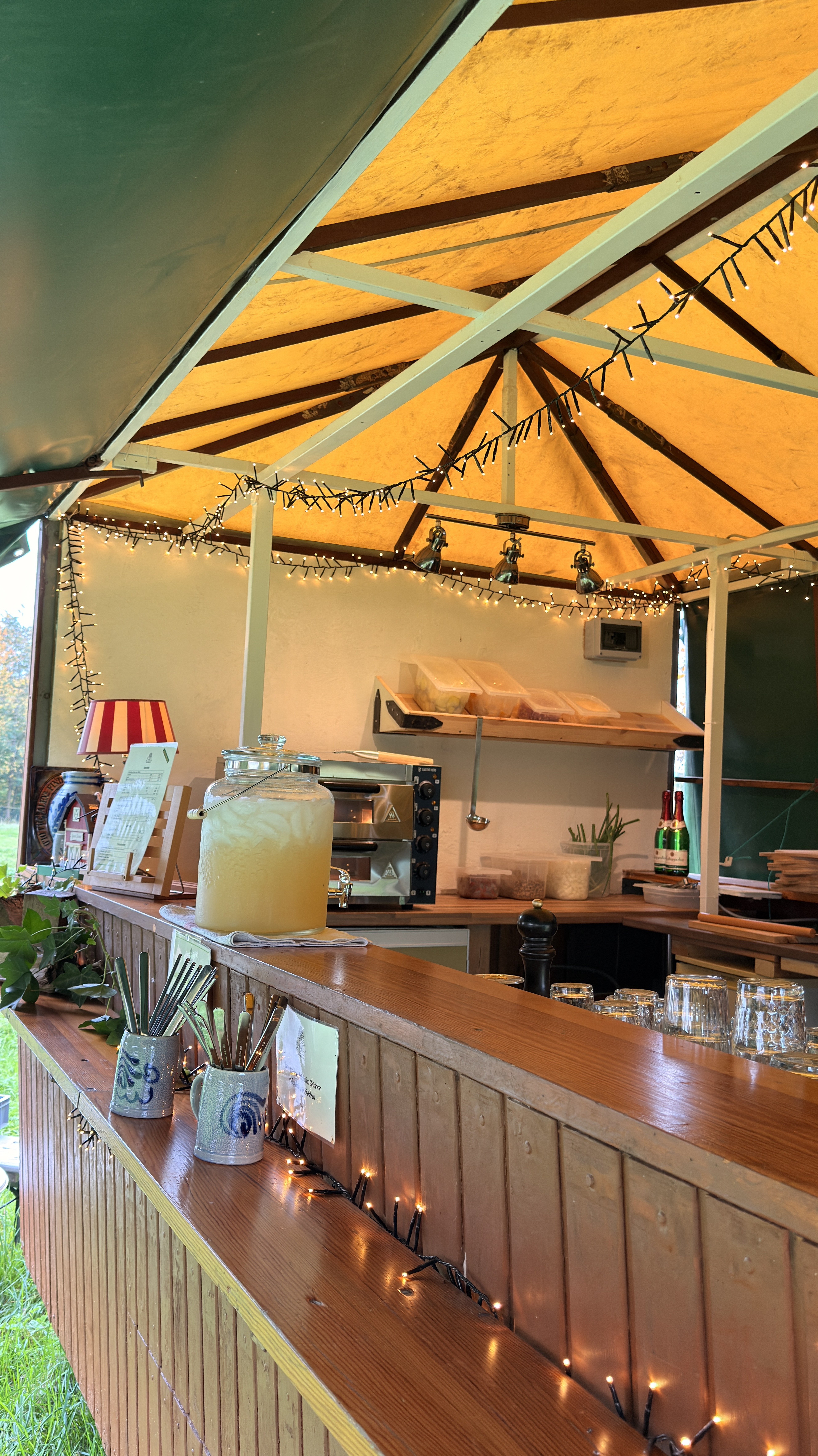 Mobiler Ausschankwagen des Wiesencafés